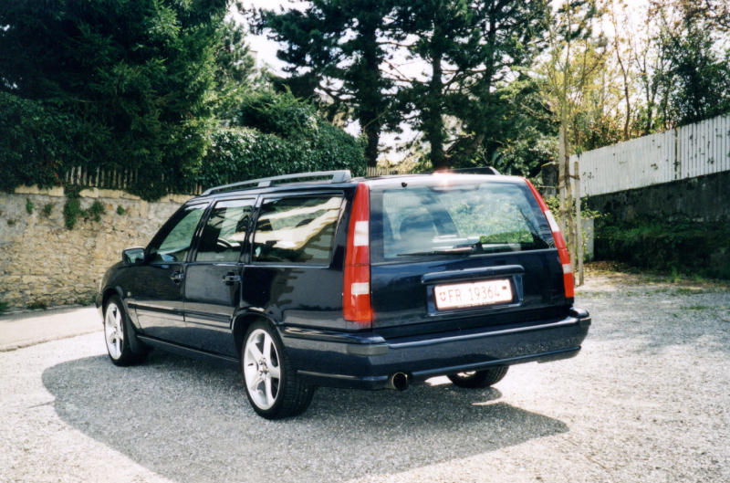 Volvo_V70_25T_03.jpg