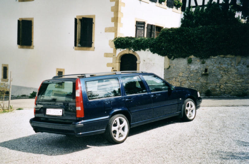 Volvo_V70_25T_04.jpg