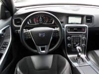 2015 Volvo V6 T6 R-Design interior.jpg